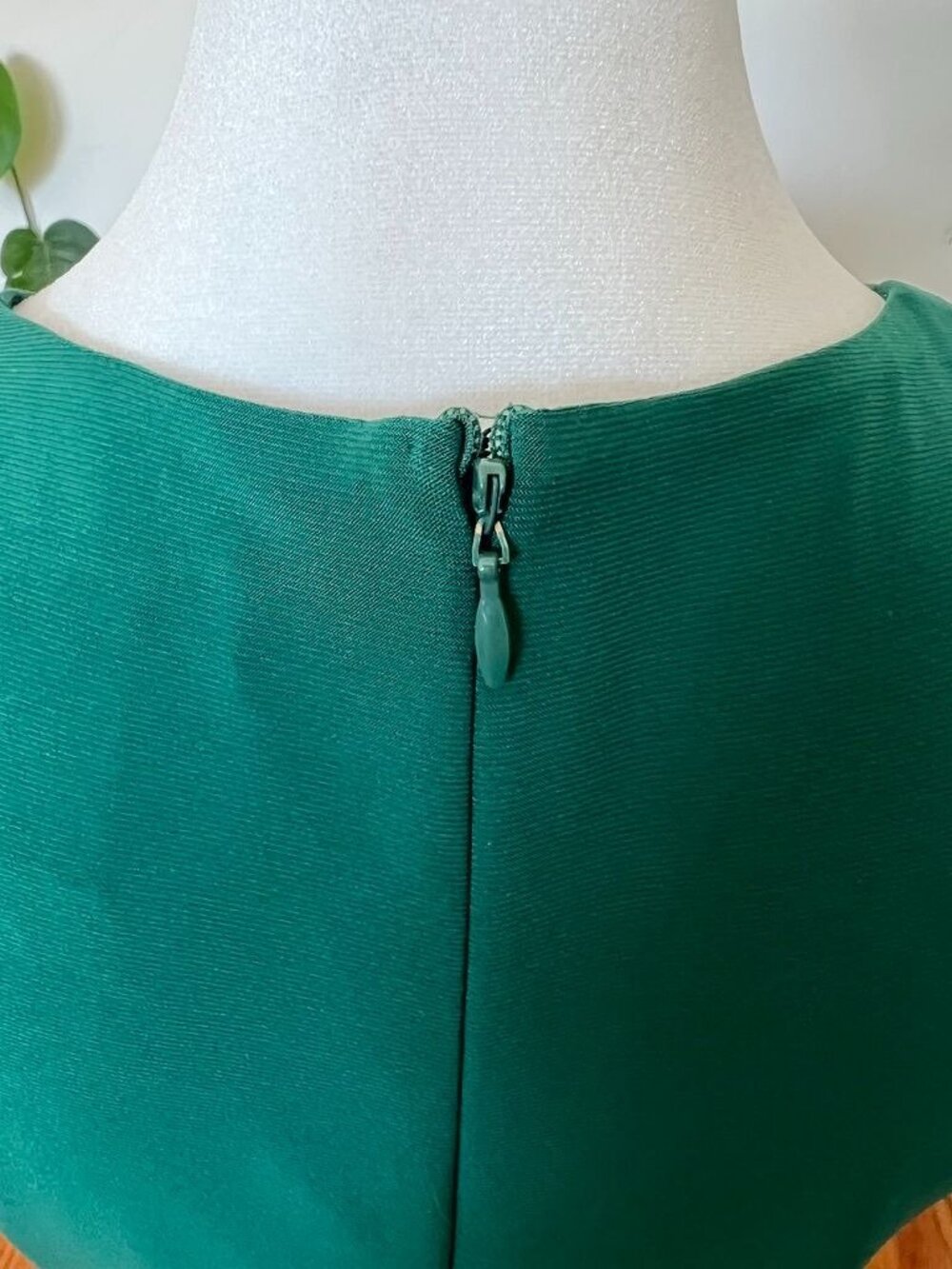 White House Black Market Emerald Dress 8 Slimming Tiered Midi Classic Hourglass - Picture 6 of 10